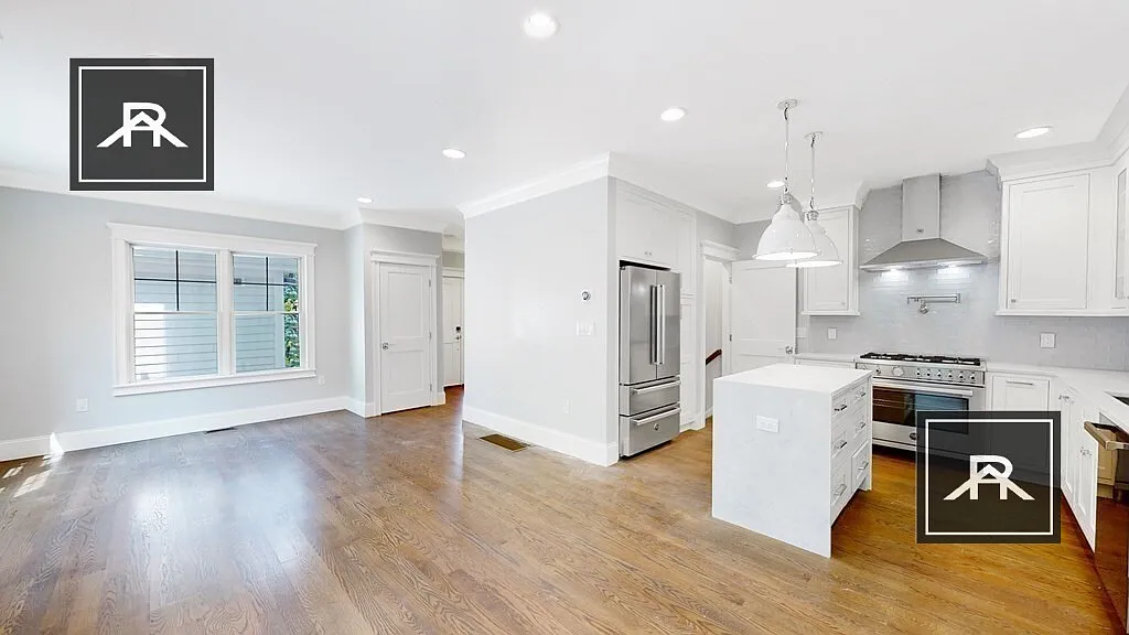 4 bed, 3.5 bath, $9,000 — Photo 2