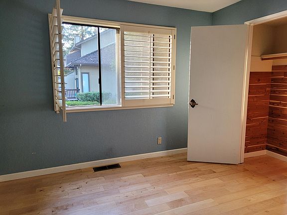 4th image of 580 Laurie Jo Ln