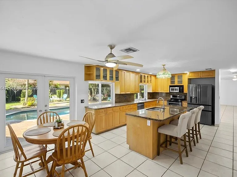 2560 Bass Way — Photo 40