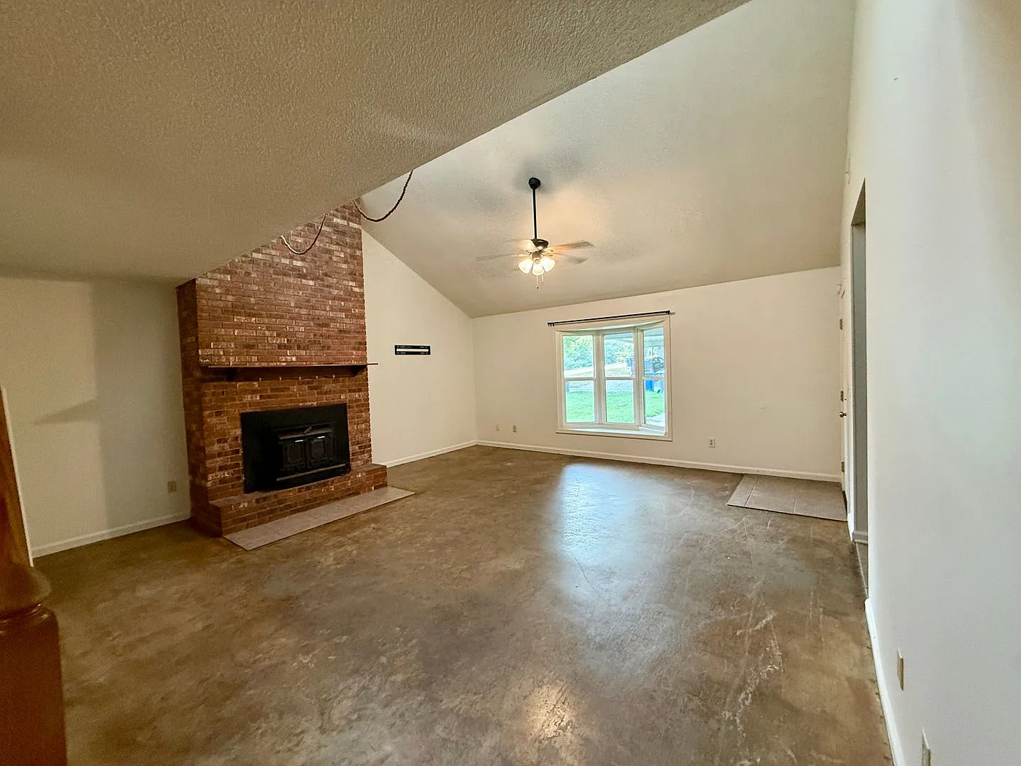 1401 Elmdale — Photo 3