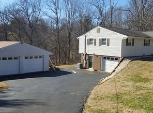 1167 White Paws Ln, Vinton, VA 24179