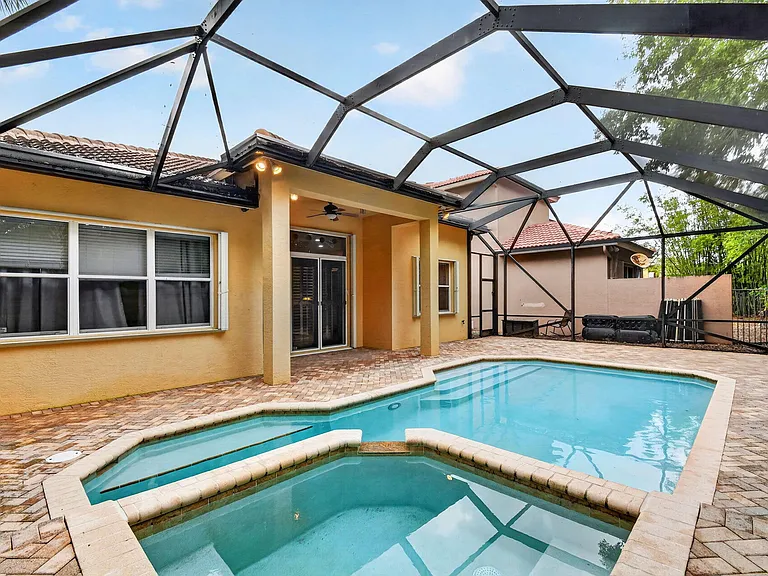 10247 Isle Wynd Ct — Photo 1
