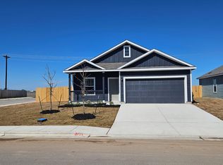 601 Halfmoon Dr, Lockhart, TX 78644