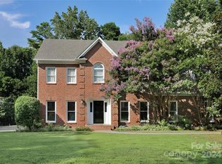 9425 Sardis Glen Dr, Matthews, NC 28105