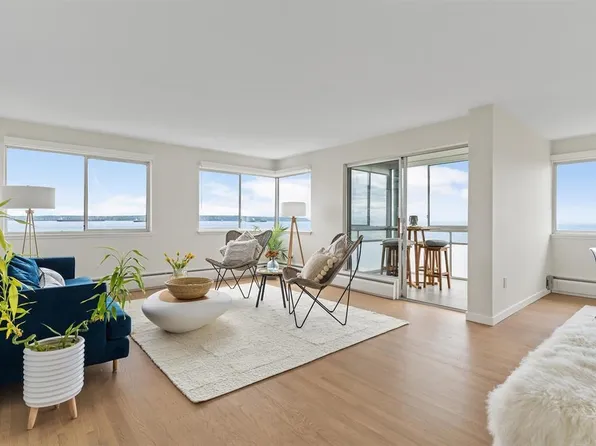 2246 Bellevue Ave #102, West Vancouver, BC V7V 1C6