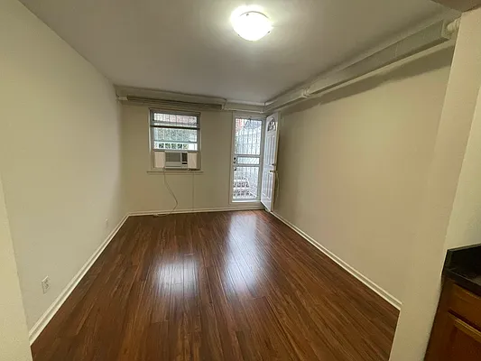 Rented by Metropolis International Realty Inc. | media 3