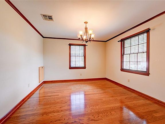 5th image of 4628 Lafaye St