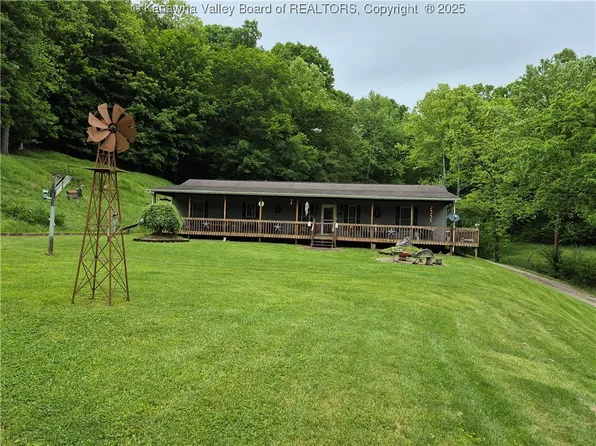 10 Conaway Ln, Elizabeth, WV 26143