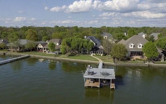 3rd image of 108 Saint Annes Dr