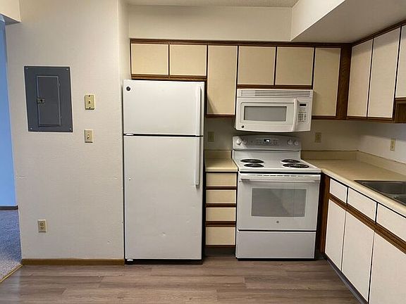 4th image of 450 Peterson St
