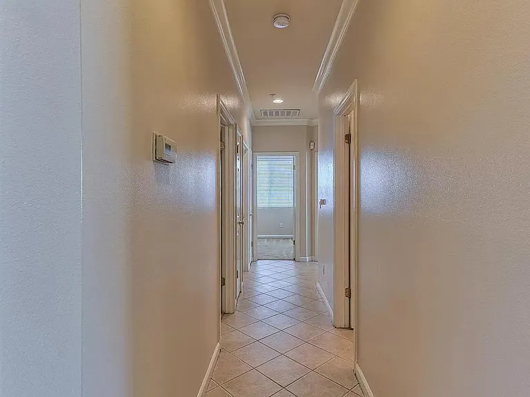 1948 Gladstone Way — Photo 6
