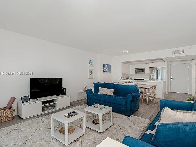 2301 Collins Ave #1115 — Photo 6