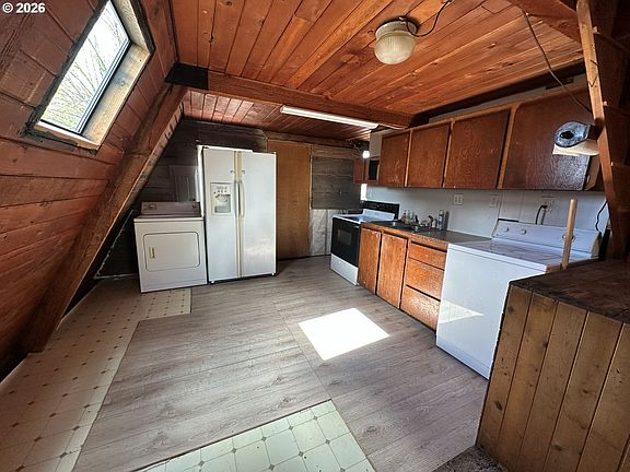 3rd image of 120 2nd St