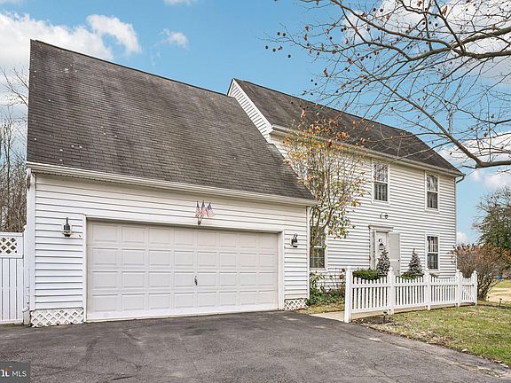 3rd image of 909 5th St