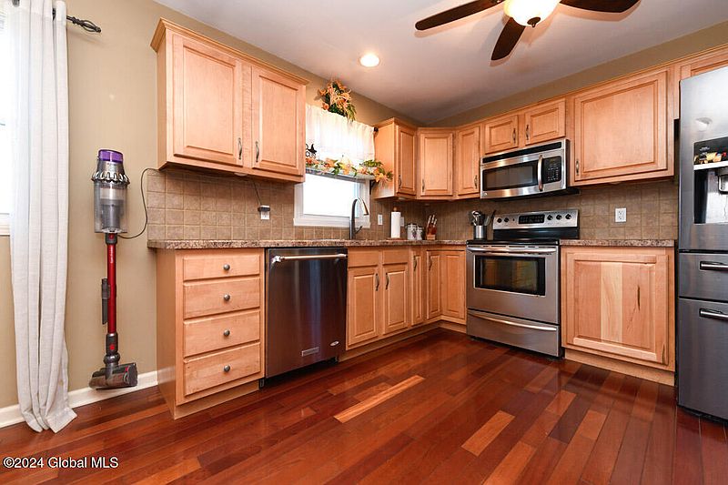 3rd image of 9 Arthur Drive
