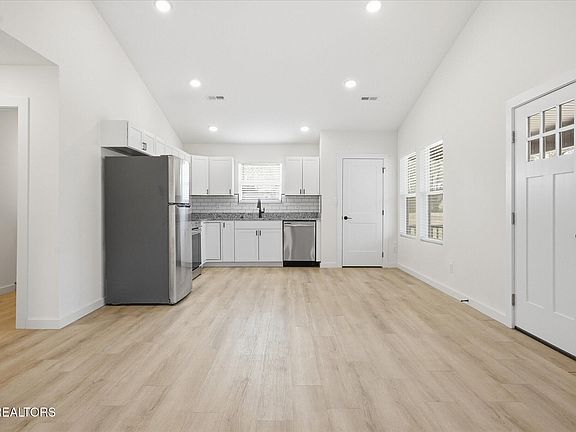 5th image of 205 Kingwood Rd