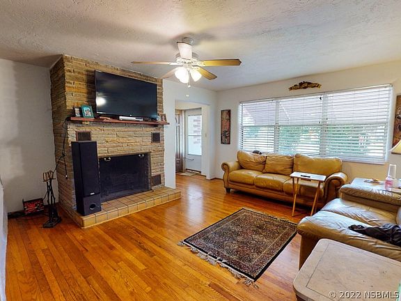 5th image of 713 Wayne Ave