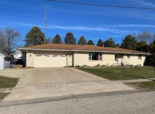 604 S 4th Dr, Ashton, IL 61006