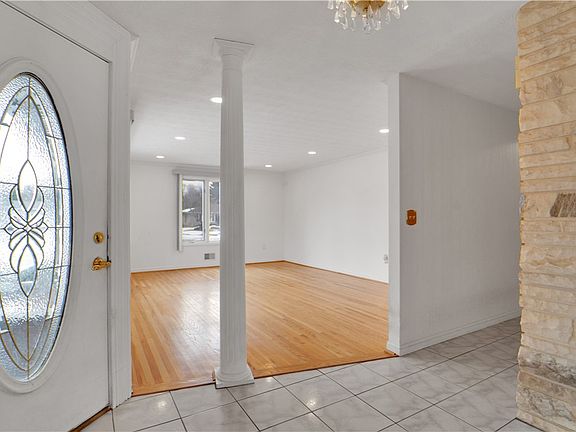 5th image of 122 Pine Valley Dr