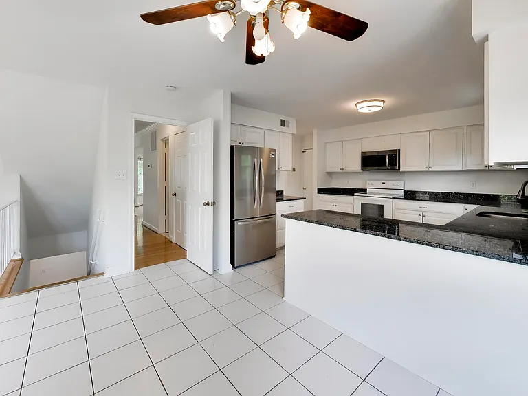 12015 Montrose Village Ter — Photo 46