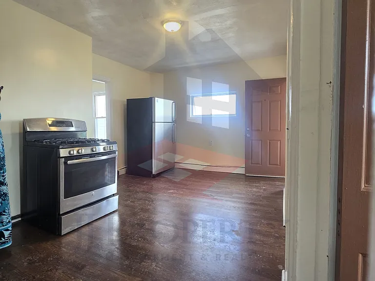129 Magill St — Photo 10