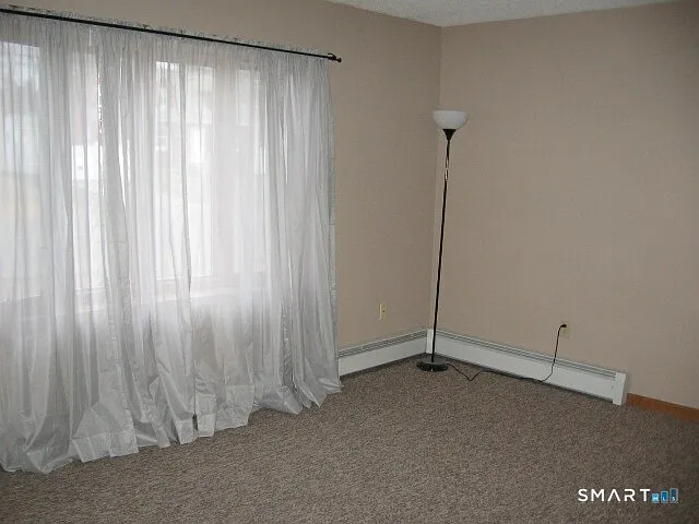 219 Nichols Dr — Photo 4