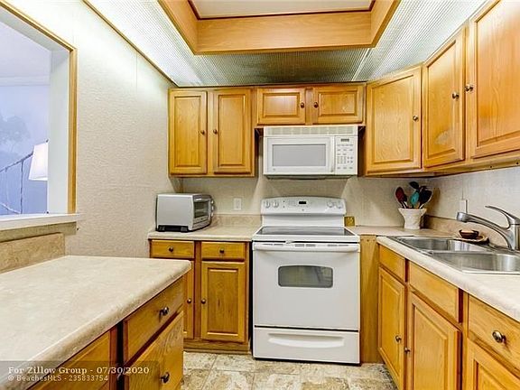 2nd image of 23 Newport Ct #23