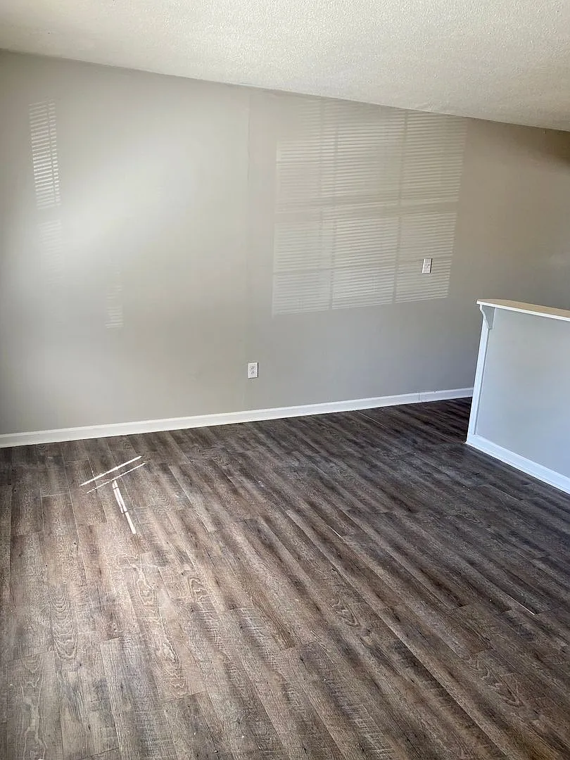 94 Cedarcrest Dr — Photo 2