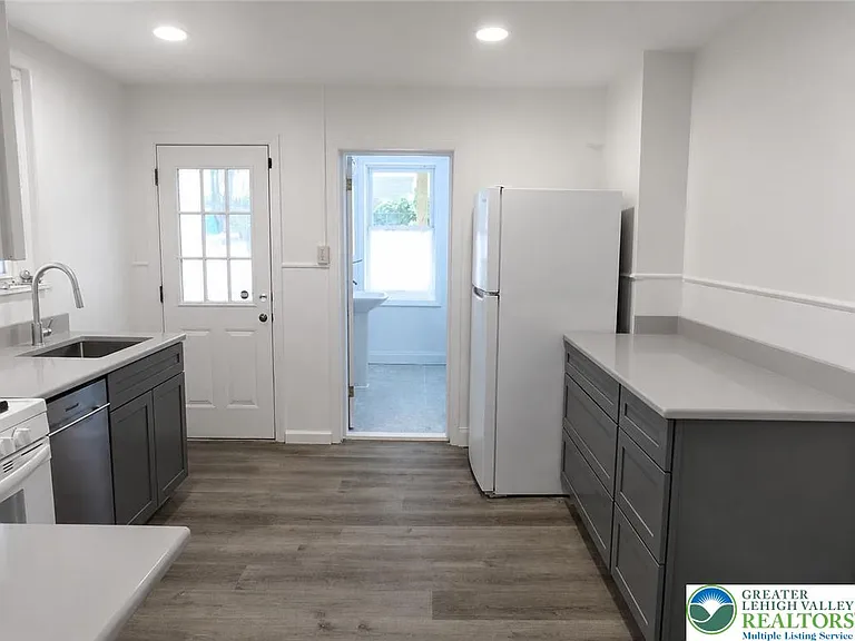 47 W Goepp St — Photo 10