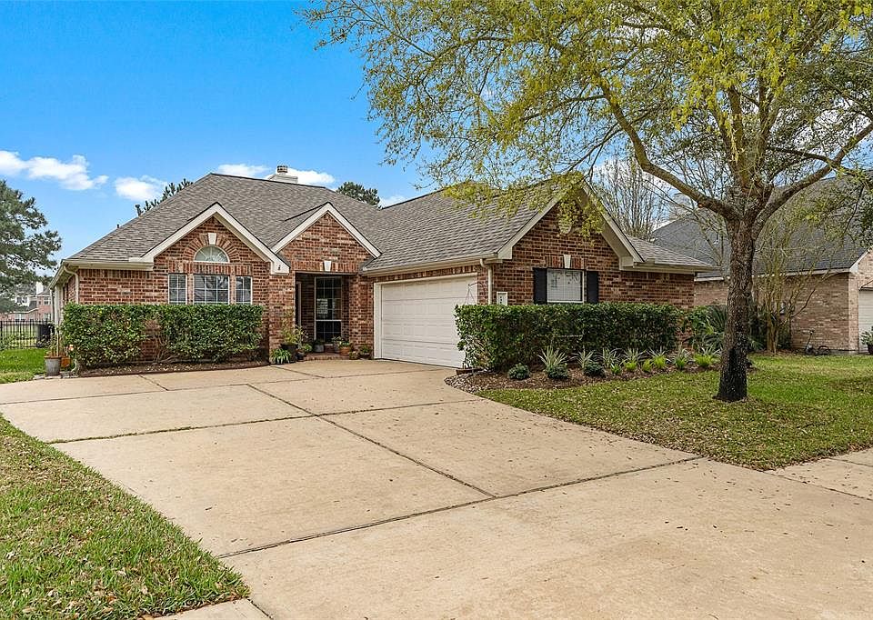 Welcome Home! This waterfront one story has everything you need! The turned garage allows for a great gathering area for or a spot to greet passing neighbors. Nicely shaded front yard with mature trees!