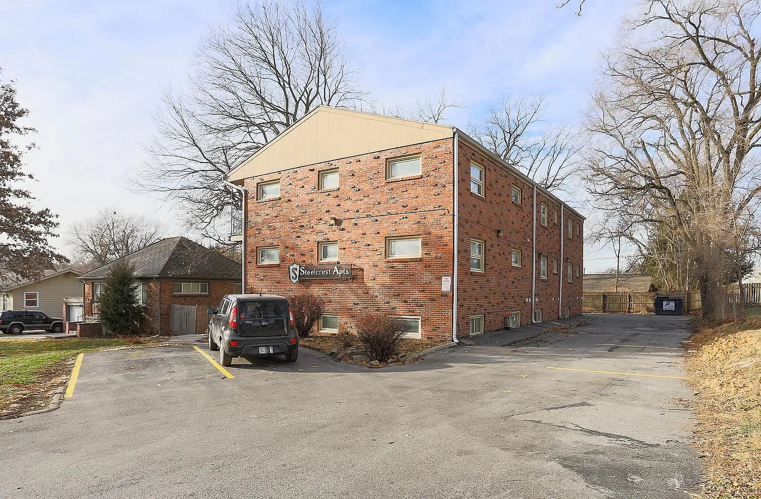 Steelcrest Apartments — Photo 1