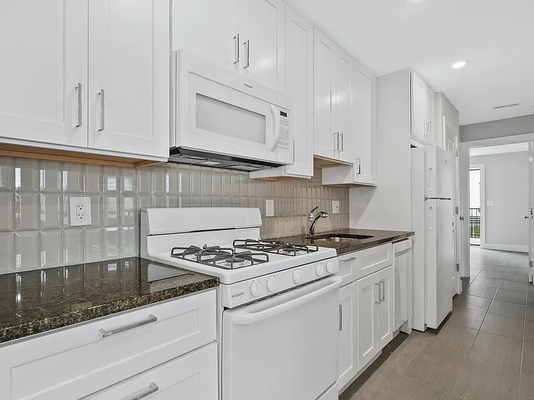 3323 13th St SE — Photo 6