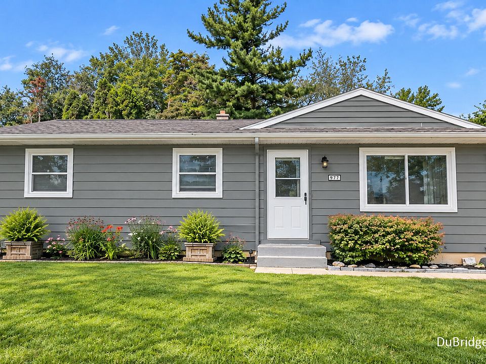1st image of 977 Coventry Dr NW