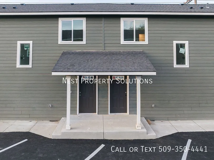 215 W 1st St — Photo 2