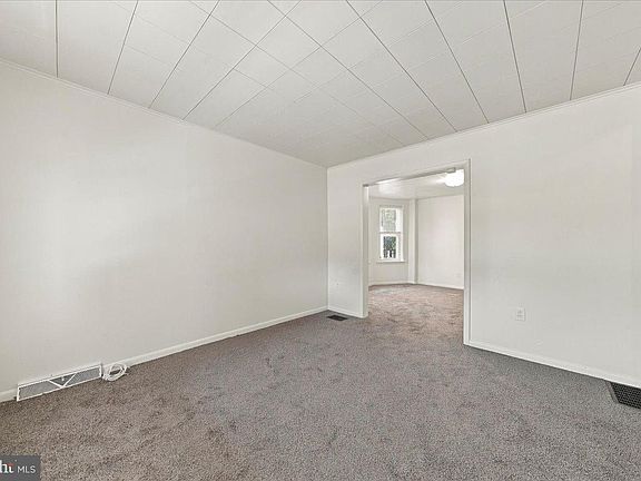 4th image of 209 Rhodes Ave