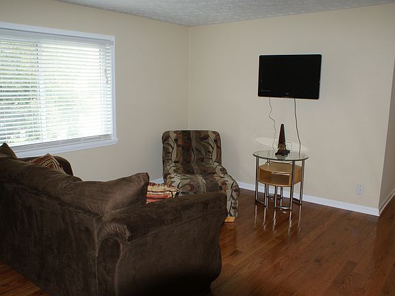 5th image of 828 Malabu Dr APT 305