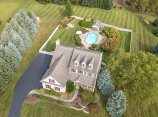 30 Alexander Rd, Kintnersville, PA 18930