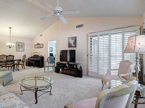 3rd image of 20407 N Wintergreen Dr