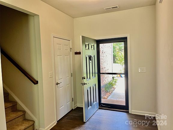 3rd image of 140 Bradford Ln