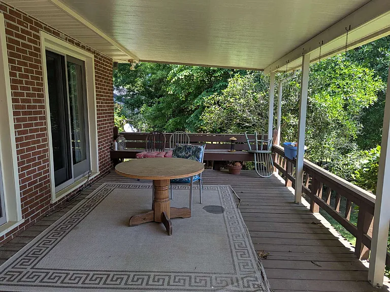 610 W Charlton St — Photo 10