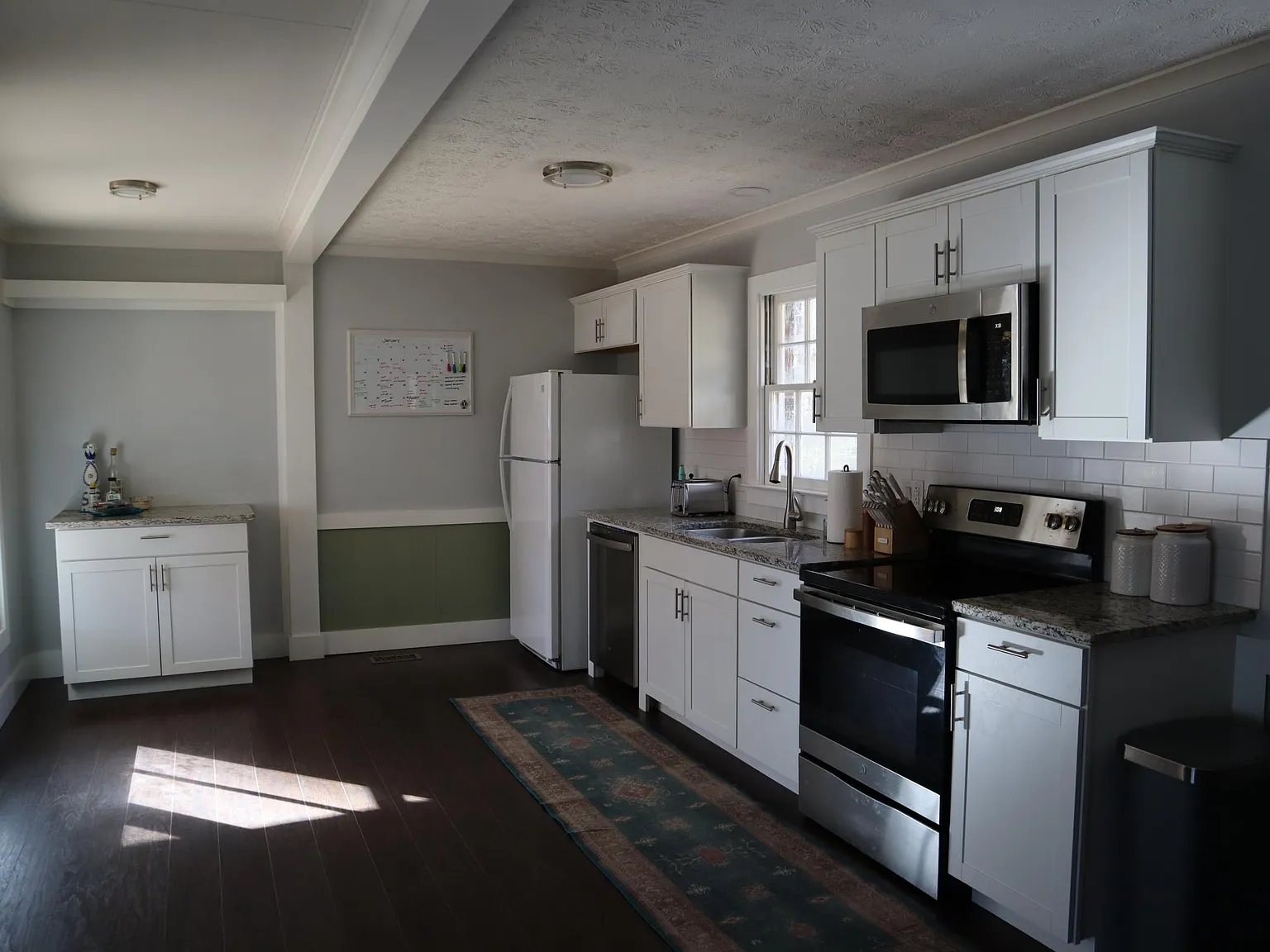 3 bed, 1.5 bath, 1262 sqft, $1,900 — Photo 3