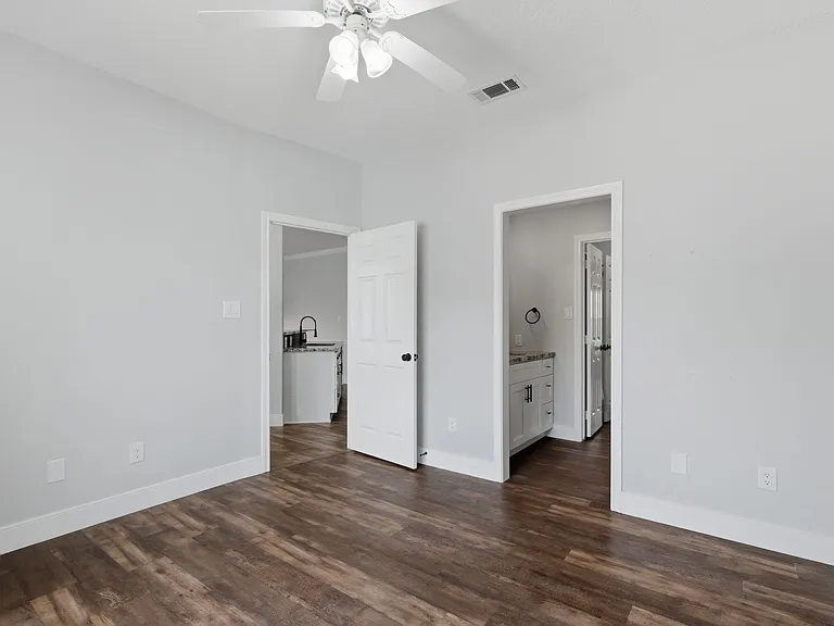 239 Navarro Dr — Photo 12
