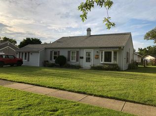 402 Stratford Cir, Streamwood, IL