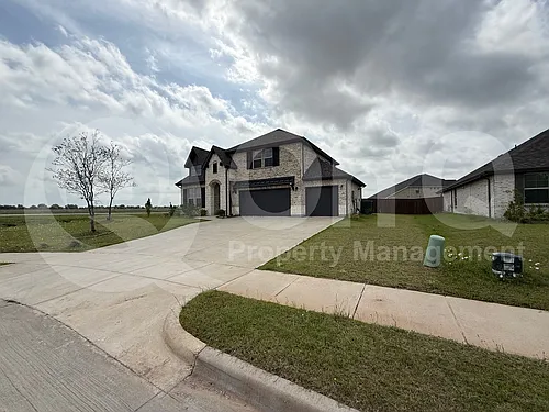 130 Monument Dr Photo 1