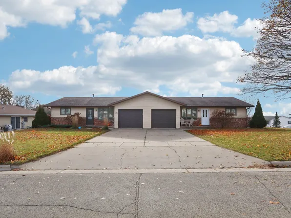 211-213 W Garfield St, Mount Horeb, WI 53572