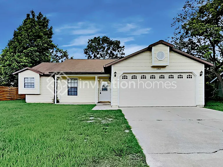 1082 Leeward Dr — Photo 1