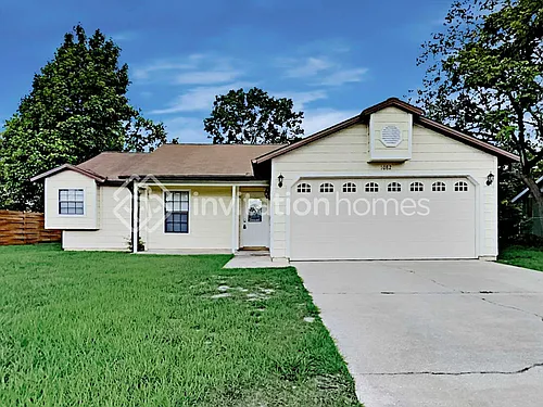 1082 Leeward Dr Photo 1