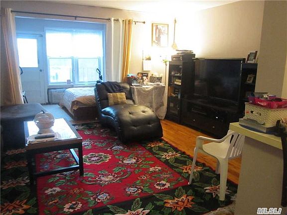 4th image of 6820 Selfridge St #6L
