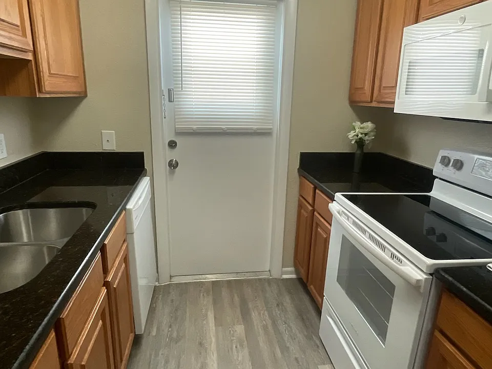 4332 W North B St #207