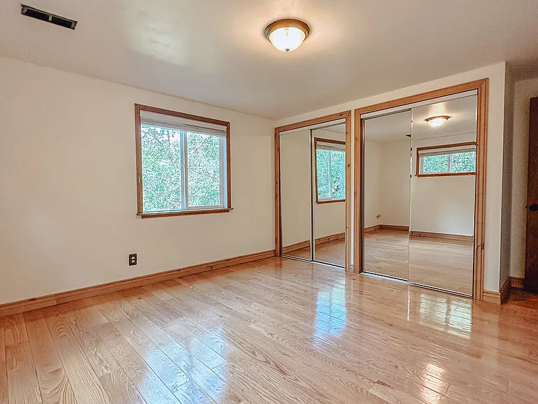 1216 Walz Ave — Photo 4